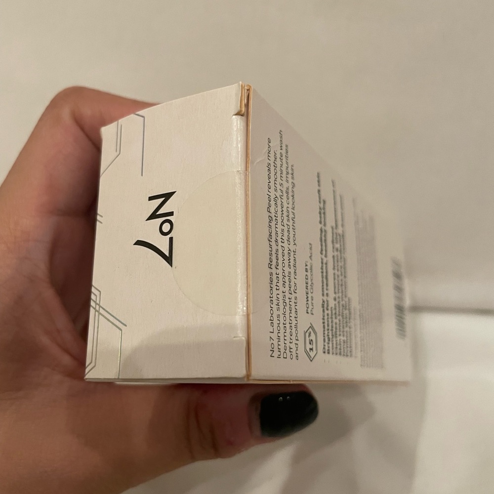 No7's Laboratories Resurfacing Peel 15% Glycolic Acid - Picture 5 of 6